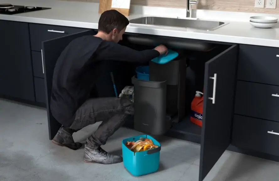 Vermicompost under the sink